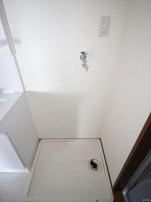 物件内観写真13　(洗濯機置場)