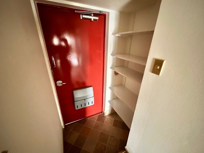 物件内観写真10　(玄関)