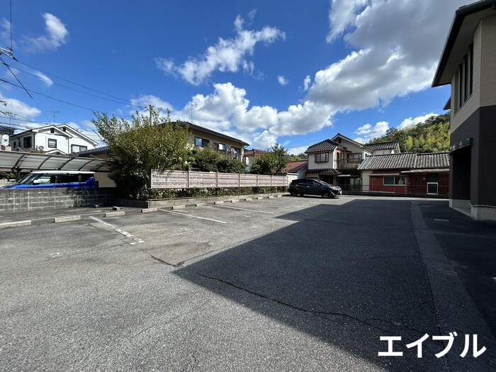 物件外観写真3　(駐車場)