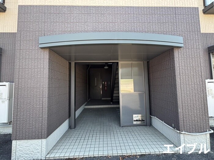 物件外観写真6　(エントランス部分)