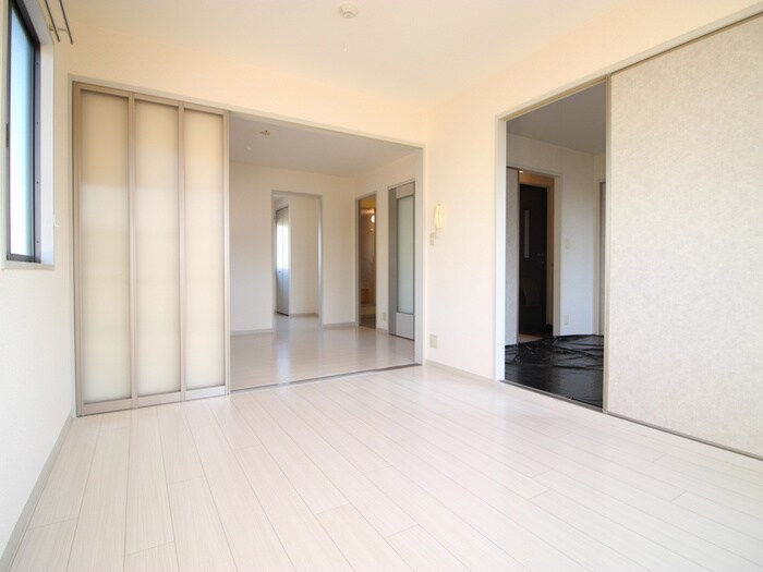 物件内観写真13　(室内からの展望)