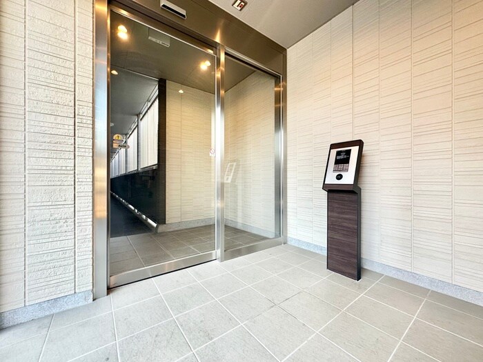 物件外観写真4　(エントランス部分)