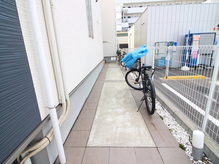 物件外観写真5　(駐輪場)