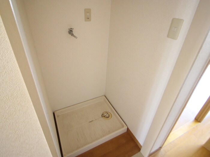 物件内観写真9　(洗濯機置場)