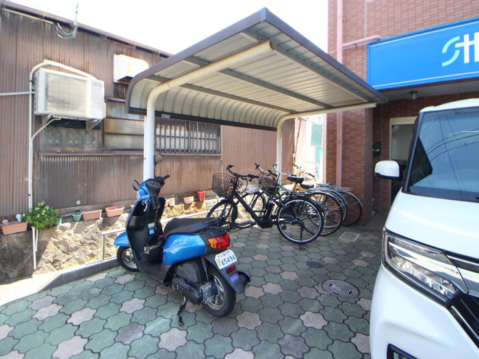 物件外観写真5　(駐輪場)