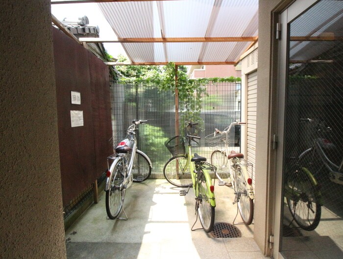 物件外観写真4　(駐輪場)