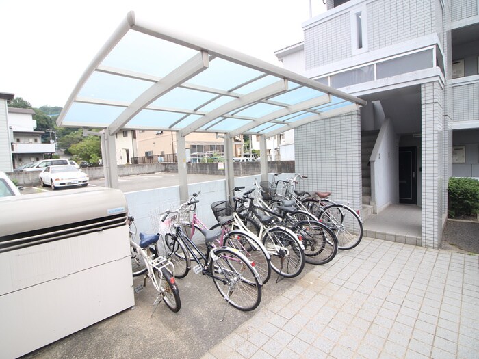 物件外観写真2　(駐輪場)