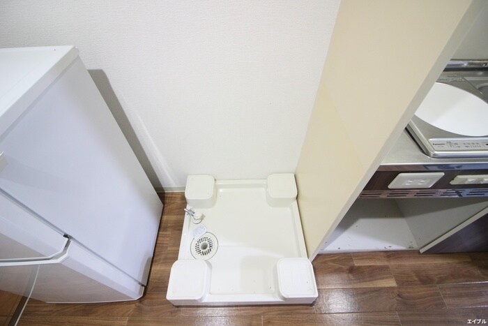 物件内観写真16　(洗濯機置場)