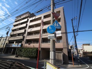 アヴニ－ル東雲外観写真