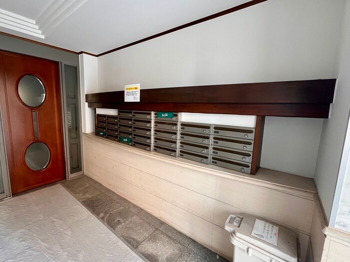 物件外観写真2　(エントランス部分)