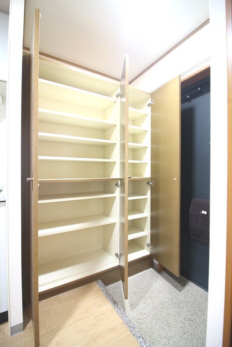 物件内観写真11　(靴箱)