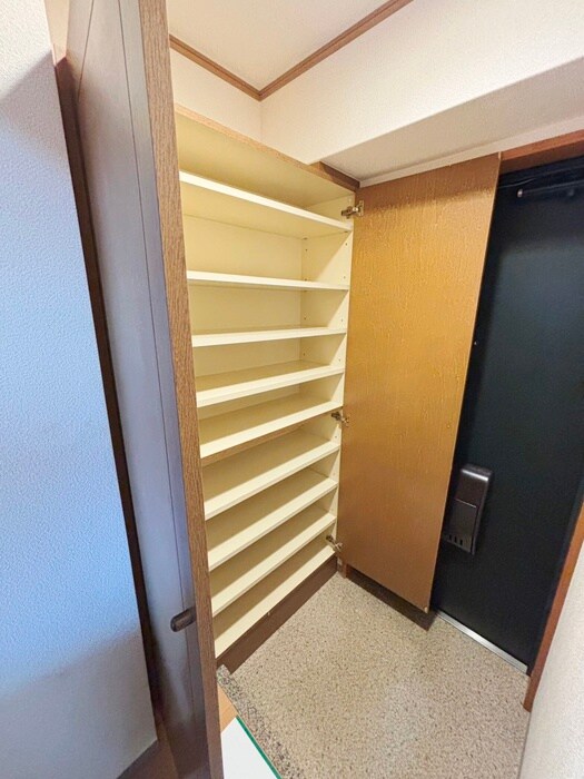 物件内観写真16　(靴箱)