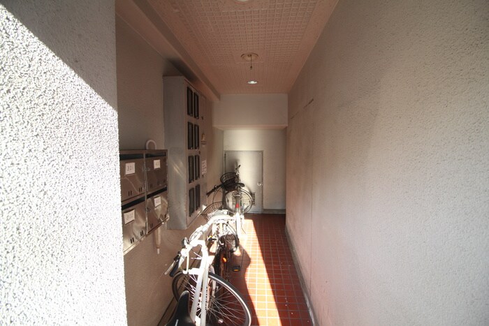 物件外観写真2　(エントランス部分)