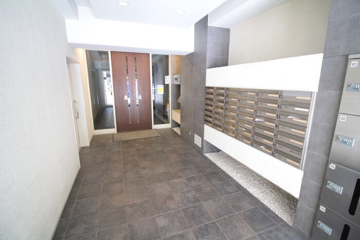 物件外観写真2　(エントランス部分)