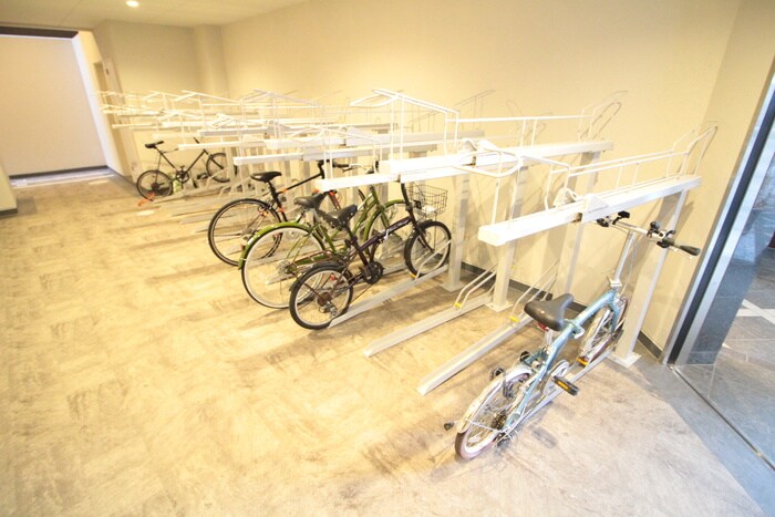物件外観写真3　(駐輪場)