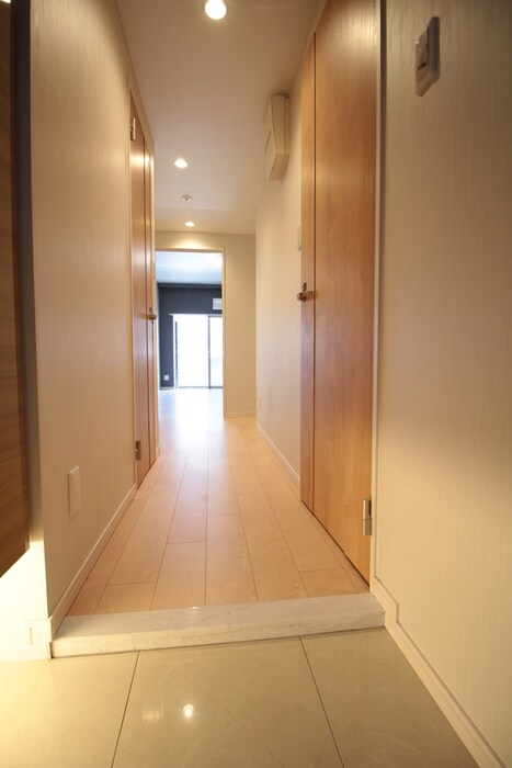 物件内観写真13　(玄関)