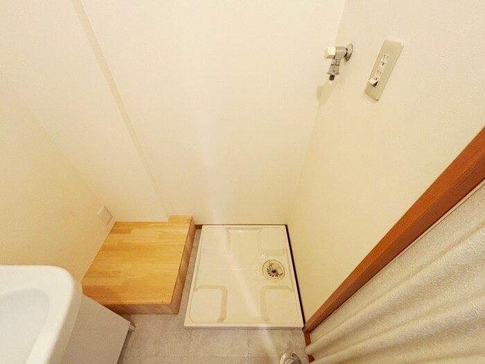 物件内観写真12　(洗濯機置場)