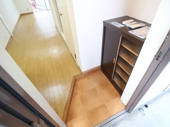 物件内観写真14　(玄関)