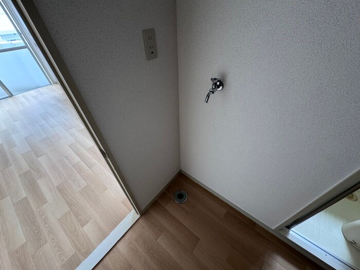 物件内観写真16　(洗濯機置場)
