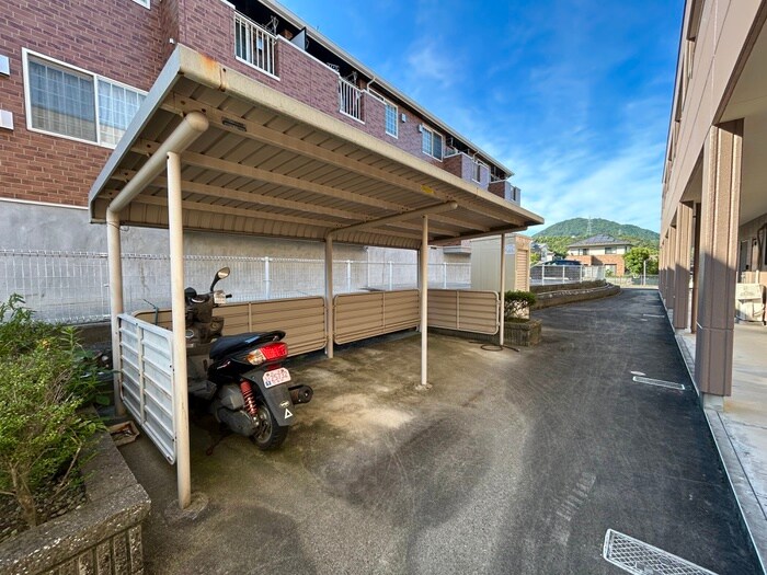 物件外観写真2　(駐輪場)