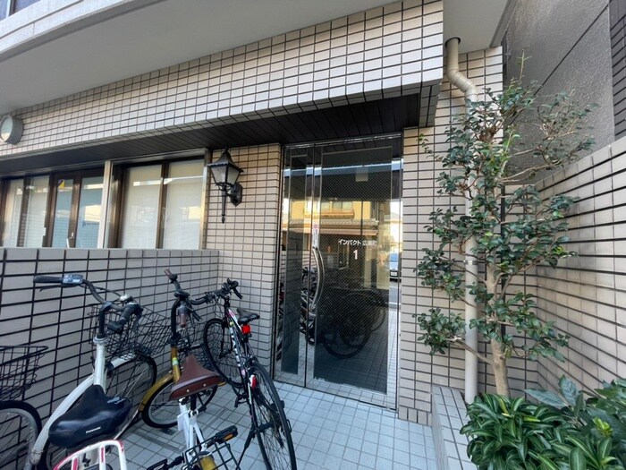 物件外観写真2　(エントランス部分)