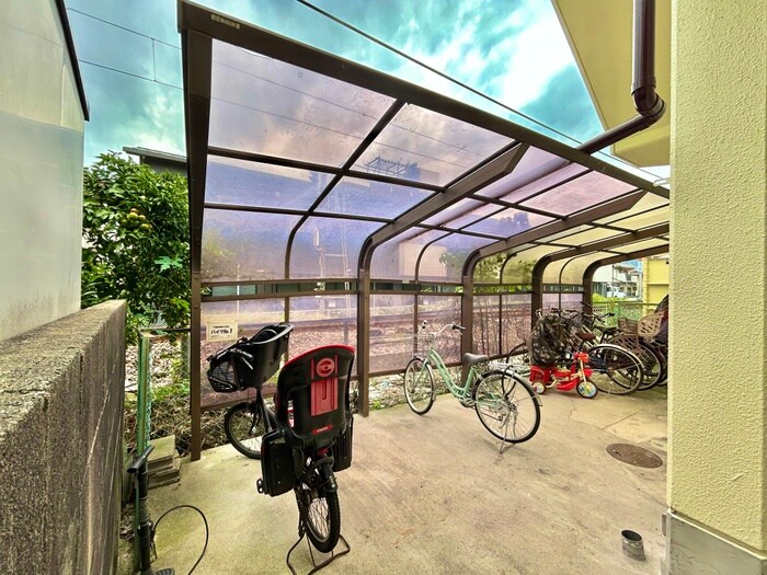 物件外観写真3　(駐輪場)