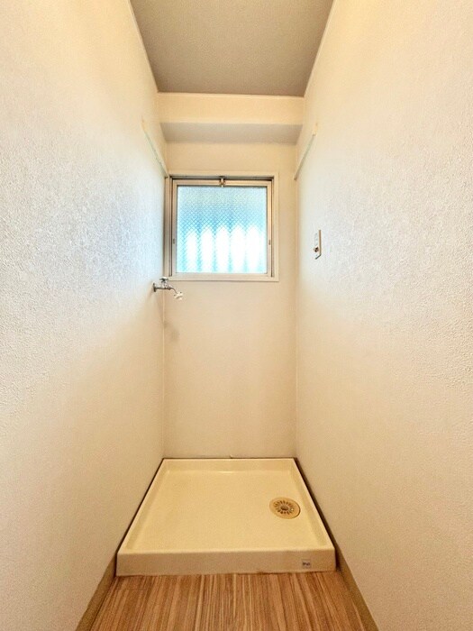 物件内観写真16　(洗濯機置場)