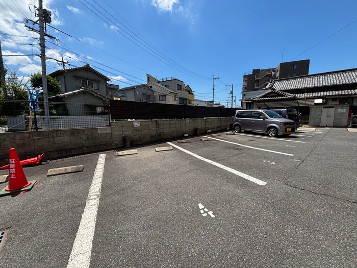 物件外観写真6　(駐車場)
