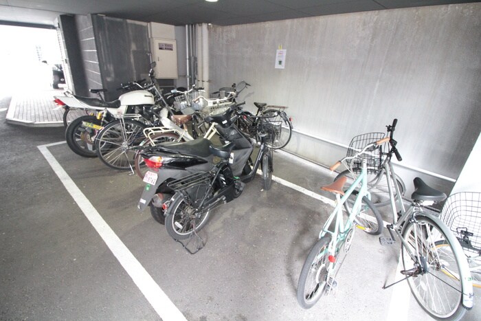 物件外観写真5　(駐輪場)