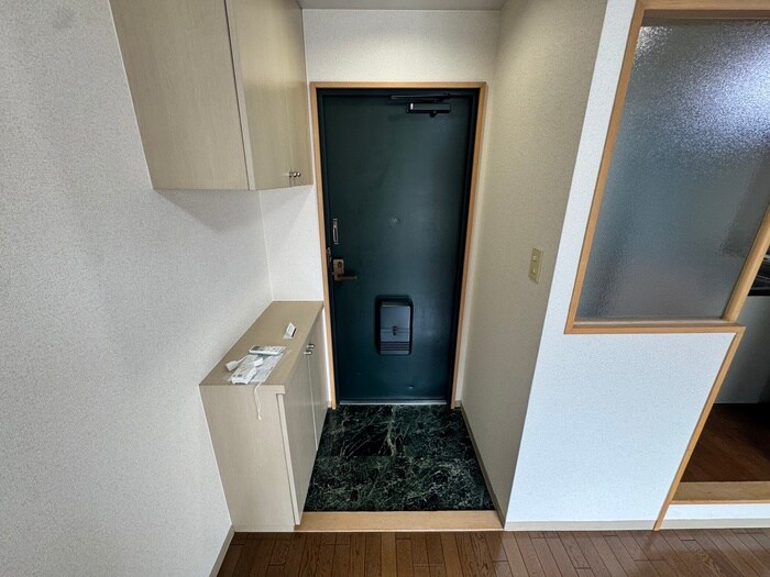 物件内観写真14　(玄関)