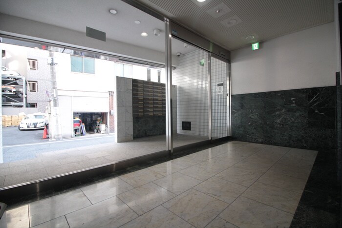 物件外観写真4　(エントランス部分)