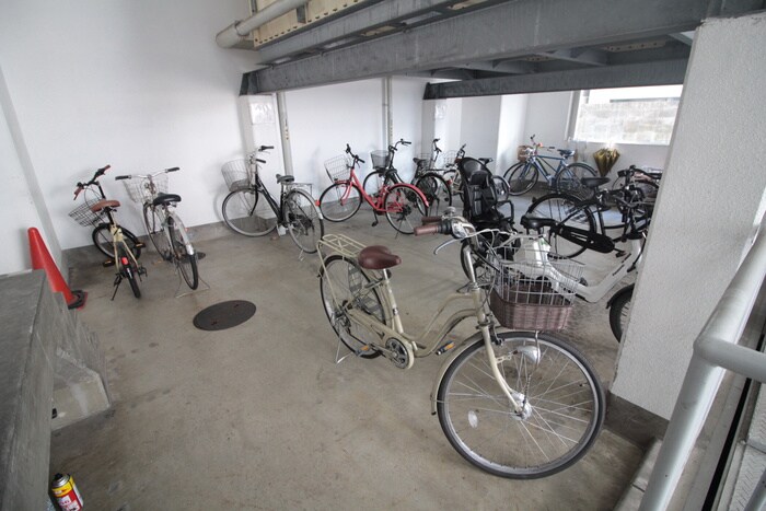 物件外観写真5　(駐輪場)