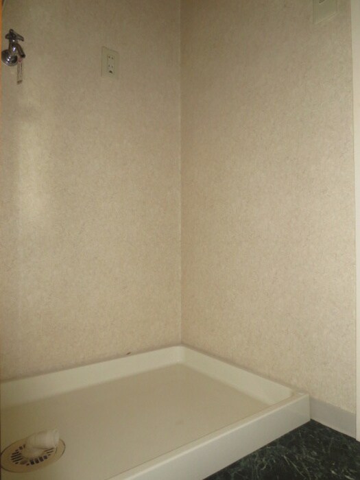 物件内観写真11　(洗濯機置場)