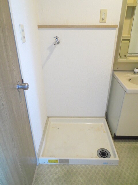 物件内観写真8　(洗濯機置場)