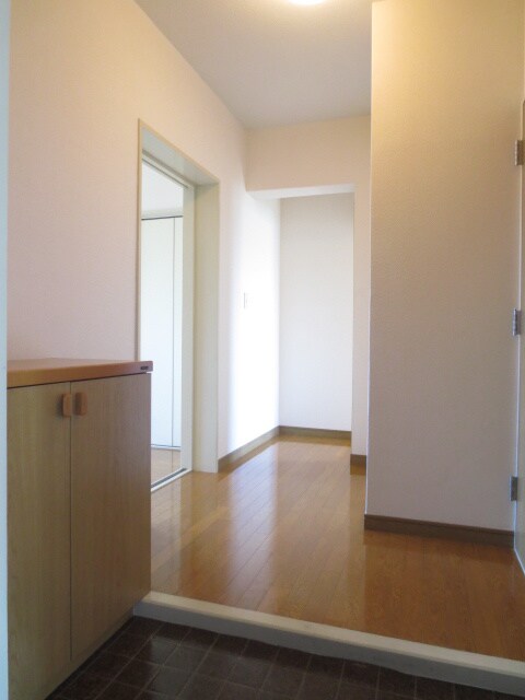 物件内観写真12　(玄関)