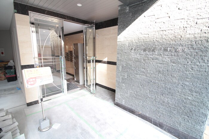 物件外観写真2　(エントランス部分)