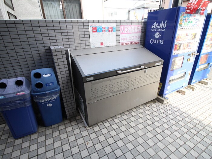 物件外観写真4　(エントランス部分)