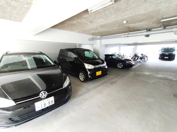 物件外観写真5　(駐車場)