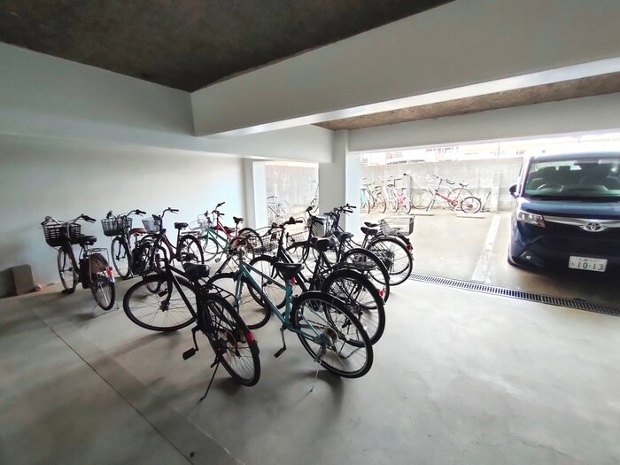 物件外観写真6　(駐輪場)