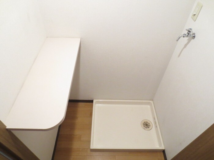 物件内観写真12　(洗濯機置場)