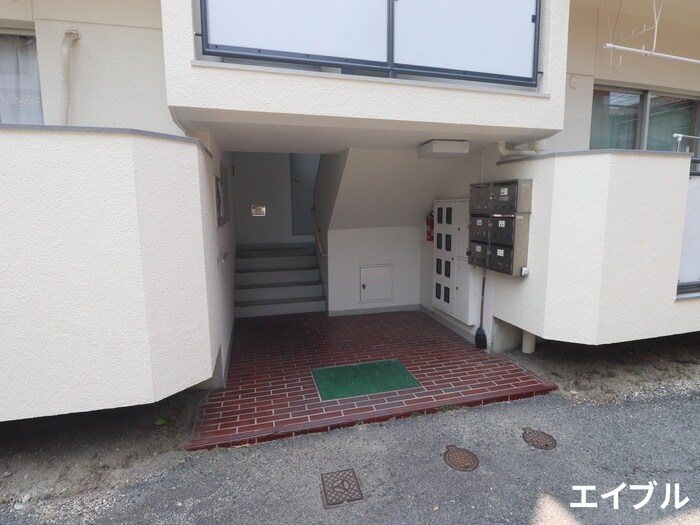 物件外観写真5　(エントランス部分)