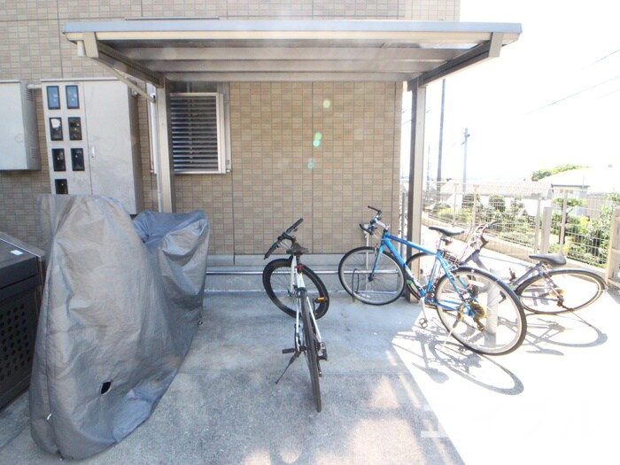 物件外観写真4　(駐輪場)