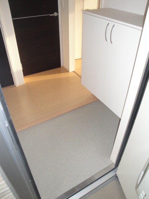 物件内観写真10　(玄関)