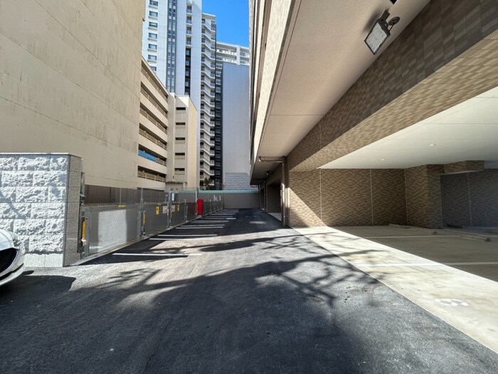 物件外観写真3　(駐車場)