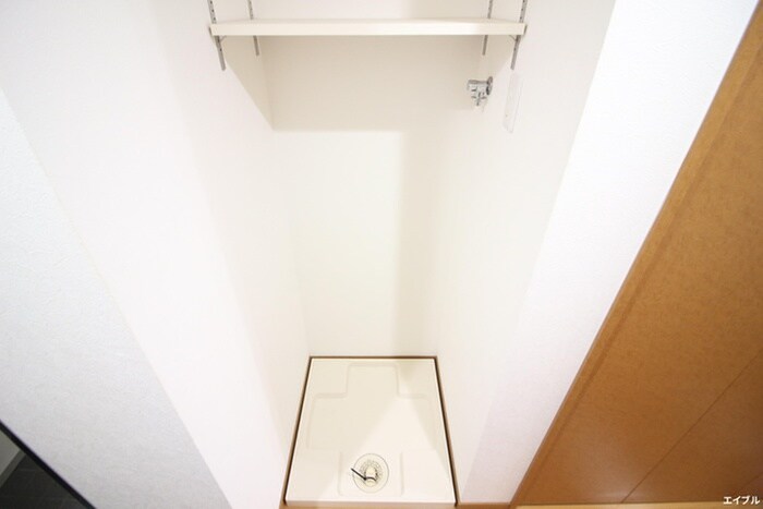 物件内観写真17　(洗濯機置場)