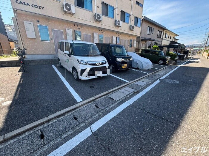 物件外観写真5　(駐車場)