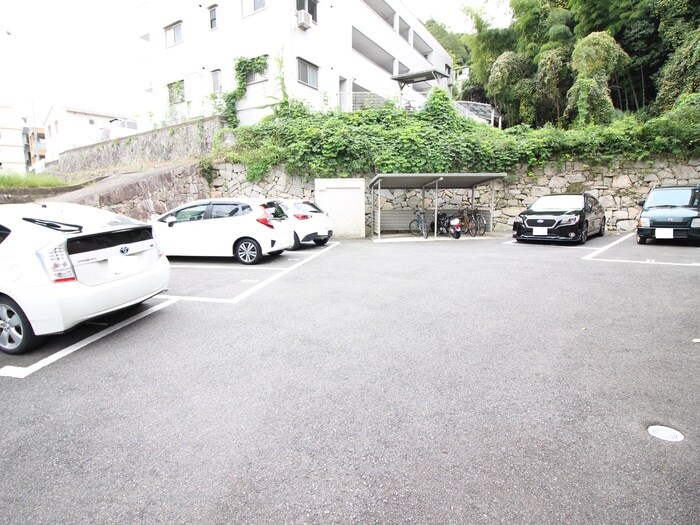 物件外観写真2　(駐車場)