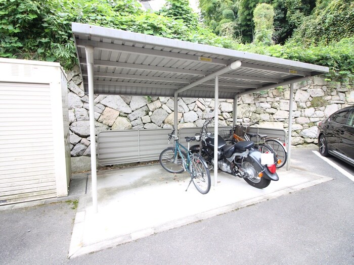 物件外観写真3　(駐輪場)