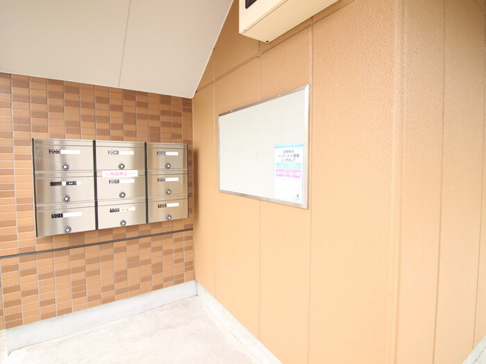 物件外観写真5　(エントランス部分)