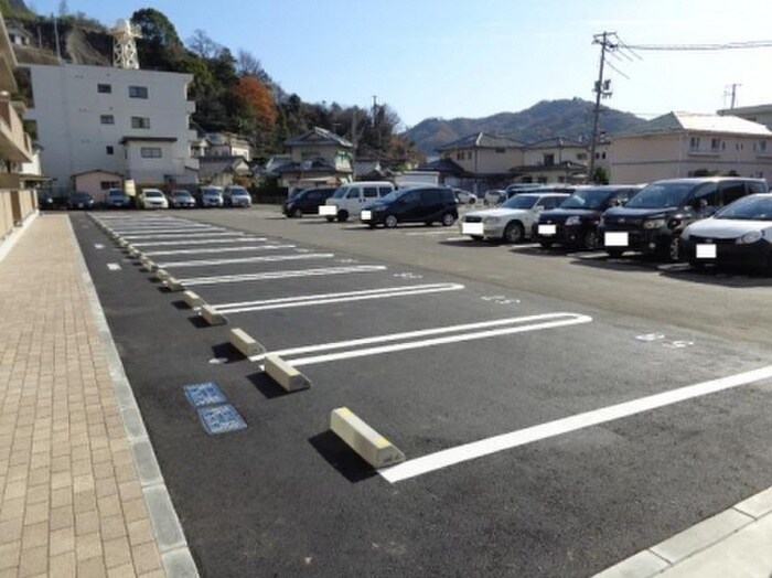 物件外観写真2　(駐車場)